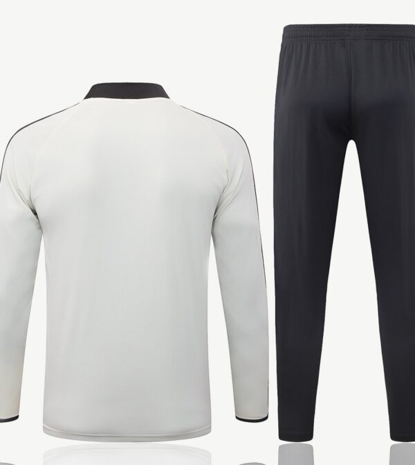 Ensemble Training ALLEMAGNE Beige 2026/27