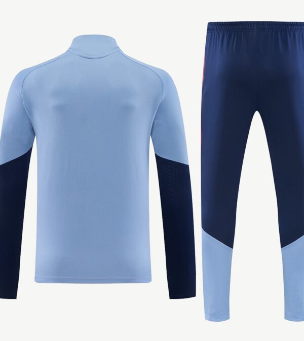 Ensemble Training BAYERN MUNICH Bleu Clair 2026/27